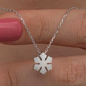 Gümüş Minimal Kar Tanesi Kadın Kolye thumbnail 2