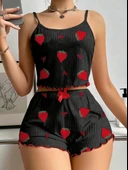 Bicomi Pamuklu Siyah Üstüne Çilek Desen Fitilli Askılı Şortlu Pijama Takımı thumbnail 1