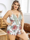 Bicomi Büyük Beden Beyaz Üstüne Çiçek Desenli Dantel İşlemeli İnce Askılı Şort Gecelik thumbnail 2