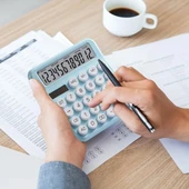 Renkli Tasarımlı Hesap Makinesi Büyük Ekranlı ve Sessiz Tuş Takımlı Pratik Masaüstü Ofis Hesap Makinesi Hafif ve Taşınabilir Günlük Kullanıma Uygun Hesaplama Cihazı thumbnail 7