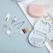 Mini Dikiş Seti Pratik Taşınabilir Plastik Kutu İçinde Acil Onarım ve Dikiş Malzemeleri thumbnail 4