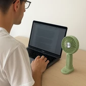 Masa Üstü Standlı USB ile Şarj Olabilen 3 Ayarlı Fan Modlu Çanta Tipi El Fanı thumbnail 3