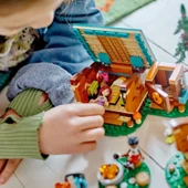 LEGO Friends Macera Kampı Şirin Kulübeler 42624-7 Yaş ve Üzeri Kız ve Erkek Çocuklar için 3 Mini Bebek ve 1 Tilki Figürü - 4