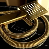 Kare Gold Renkli Modern Duş Başlığı thumbnail 3