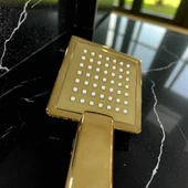 Kare Gold Renkli Modern Duş Başlığı thumbnail 2