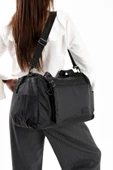 571 collections Ultra Hafif Şik ve Su Geçirmez Büyük Boy Omuz, El Seyahat Çantası Siyah Model: (571-13-9G) thumbnail 3