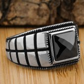 Siyah Zirkon Taşlı Çizgili 925 Ayar Gümüş Yüzük thumbnail 1