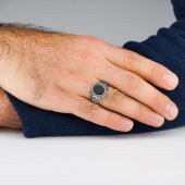 Oval Siyah Oniks Taşlı Desenli 925 Ayar Gümüş Yüzük thumbnail 2