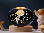 Dekoratif Merdivenli Astronot Ve Ay Tasarımlı Ahşap Altlıklı Işıklı Cam Küre Cam:6cm Ahşap:2cm - 1
