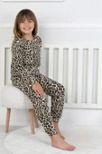Minik Uyku Avcısı - Vahşi Rahatlık Serisi Leopar Desenli Kız Çocuk Pijama Takımı thumbnail 4