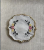 NİVEMESHOME KANAVİÇE NAKIŞLI SARI-PEMBE OVAL (6 ADET) KETEN KOKTEYL PEÇETESİ KAHVE YANI SUNUMLUK - 1