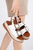 Çift Bantlı Tokalı Kadın Sandalet thumbnail 1