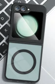 Samsung Galaxy Z Flip 5 Kılıf Blur Fold Magsafe Kapak - Mat Siyah - 3