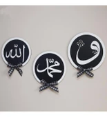 Siyah Beyaz Kurdeleli Arapça Allah Muhammed Vav Tablosu Siyah Beyaz Ahşap Duvar thumbnail 1