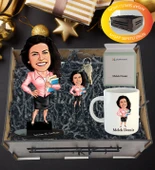 Kişiye Özel Karikatür, Anahtarlıklı Ve Kupa Hediye Sepeti thumbnail 1