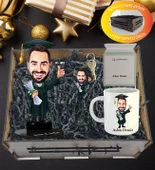 Kişiye Özel Karikatür , Anahtarlıklı Ve Kupa Hediye Sepeti thumbnail 1