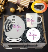 Kişiye Özel Doktor , Hemşire Temalı Döner Takvim Kupa Ve Kupa  Altlığı  Hediye Sepeti thumbnail 1