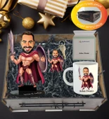 Kişiye Özel Karikatür , Anahtarlıklı Ve Kupa Hediye Sepeti thumbnail 1