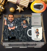 Kişiye Özel Karikatür , Anahtarlıklı Ve Kupa Hediye Sepeti thumbnail 1
