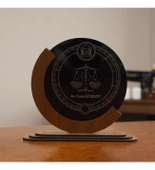 Kişiye Özel Pleksi ve Ceviz Ahşap Tasarımlı Terazi Temalı İsimlik thumbnail 1