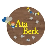 Meşgalem Ahşap Desenli Kalp Tutan Çocuk Temalı Kişiye Özel Kapı Süsü thumbnail 1