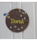 Meşgalem Ahşap Desenli Kalp Tutan Çocuk Temalı Kişiye Özel Kapı Süsü thumbnail 2