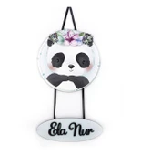 Meşgalem Çiçekten Taçlı Panda Yavrusu Temalı Kişiye Özel Kapı Süsü thumbnail 1