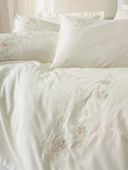Cotton Box 3D Nakışlı Saten Çift Kişilik Nevresim Takımı Aira Ekru thumbnail 2