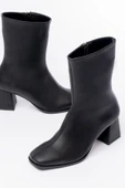 MSK-032 Siyah Topuklu Fermuarlı Kadın Bot thumbnail 4