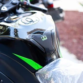 Kawasaki ZX-6R 2025 ile Uyumlu Kaydırmaz 6D Karbon ve Şeffaf 10 Parça Tank Pad Seti GC68 (Siyah Motor) thumbnail 5