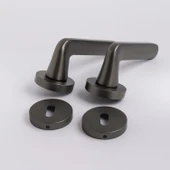 Mat Titan Oda Tipi Kapı Kolu Rozetli Sağ Sol Uygun Modern İç Kapı Kilitli 1 Takım thumbnail 4