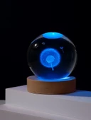 3D Karahindiba Temalı Kristal Küre Led Gece Lambası – USB'li Ahşap Standlı RGB Led Lamba - 1