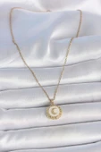 316L Çelik Gold Renk Zincir Beyaz Mineli Hilal İşlemeli Madalyon Model Kadın Kolye - 2