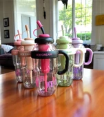 1300 ml Kulplu Suluk Matara Detox ve Soğuk İçecek Şişesi Pipetli Suluk Taşınabilir BPA içermez - 4