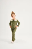 Kız Çocuk Triko Takım – Yeşil Düğmeli Üst & Nakışlı Yaka Detaylı - 2