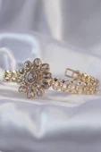 Pirinç Gold Renk İri Zirkon Taşlı Çiçek Figürlü Bileklik - TJ-BB6141 thumbnail 2