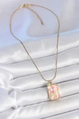 316L Çelik Gold Renk Zincir Pembe Mineli İncli Çiçek İşlemeli Portre Model Kadın Kolye - TJ-BKO10193 thumbnail 2