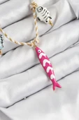 Seramik Motifli Pembe Balık Figürlü Model Krem İp Kadın Kolye - TJ-BKO10398 thumbnail 1