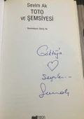 TOTO VE ŞEMSİYESİ - İMZALI - (Sahafiye Kitap) thumbnail 2