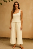 Kadın Beyaz Tek Omuzlu Şık Bluz & Geniş Paça Pantolon İkili Takım - 1