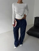 Asimetrik alt detaylı bluz beyaz thumbnail 2