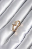 Pirinç Gold Renk Zirkon Taşlı Kalp Charm Model Kadın Yüzük - 1