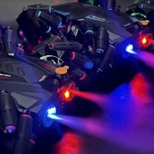 1:16 KIRMIZI Uzaktan Kumandalı Şarjlı Akrobat Araba Elle Algılayan Sürüş Arabası Sprey Duman Çıkaran Oyuncak, Hareketl - 4