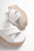 JET-MIX Dolgu Topuklu Ortopedik Taban Hasır Görünümlü Kadın Terlik CKT - Beyaz thumbnail 5