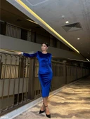 Kadın Bisiklet Yaka Vatkalı Manşet Detay Kadife Kumaş Midi Boy Elbise thumbnail 3