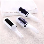 Taşınabilir Elektrostatik Hazneli Kolay Kullanımlı Rulo Şeklinde Evcil Hayvan Tüy Toplayıcı thumbnail 2