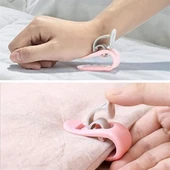 BUFFER® 4 Adet İğnesiz Yorgan Çarşaf Ve Perde Tutucu Sabitleyici Kaydırmaz Örtü Düzenleyici Klips thumbnail 4