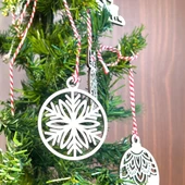 BUFFER® 10 Parça Kırmızı Beyaz İpli Karışık Model Ahşap Yılbaşı Ağaç Süsü thumbnail 5