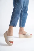 JET-REINA Dolgu Topuklu Ortopedik Taban Hasır Görünümlü Kadın Terlik CKT - Krem thumbnail 1