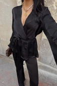 SATEN KRUVAZE BAĞLAMALI BLUZ- PANTOLON TAKIM - Siyah thumbnail 3